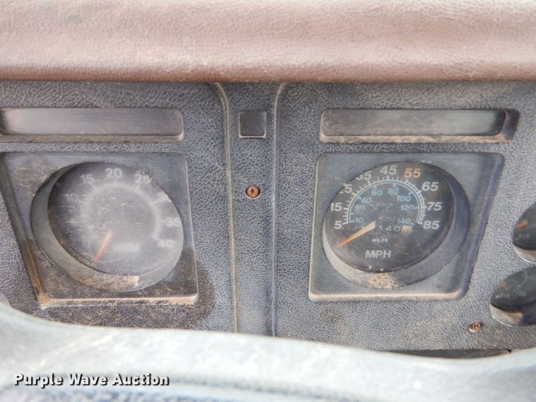 image for item MT9817 1984 International 1654  fuel truck