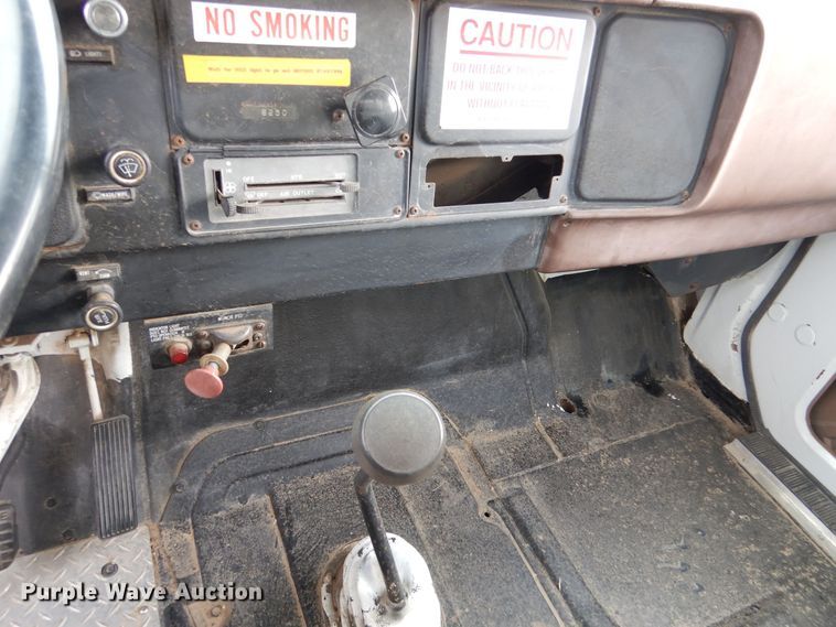 image for item MT9817 1984 International 1654  fuel truck
