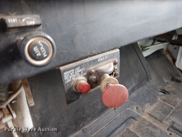 image for item MT9817 1984 International 1654  fuel truck