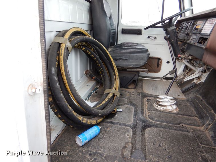 image for item MT9817 1984 International 1654  fuel truck