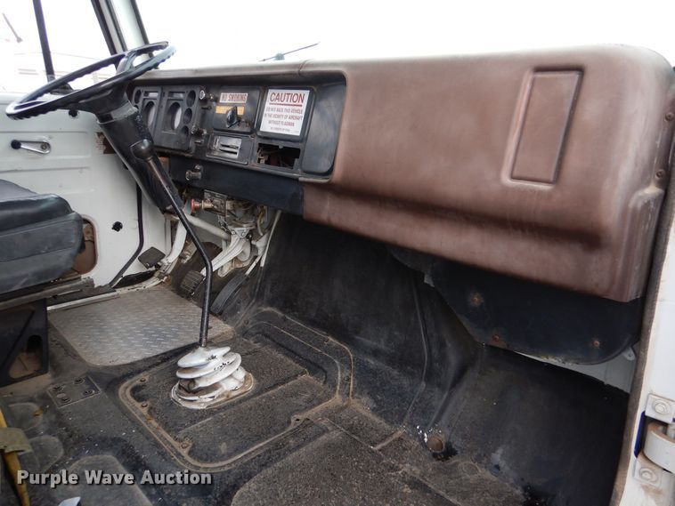 image for item MT9817 1984 International 1654  fuel truck