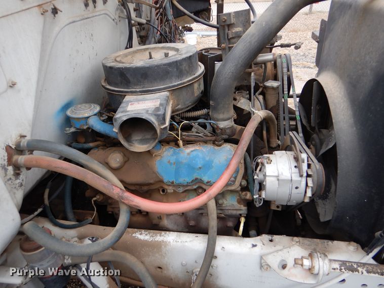 image for item MT9817 1984 International 1654  fuel truck