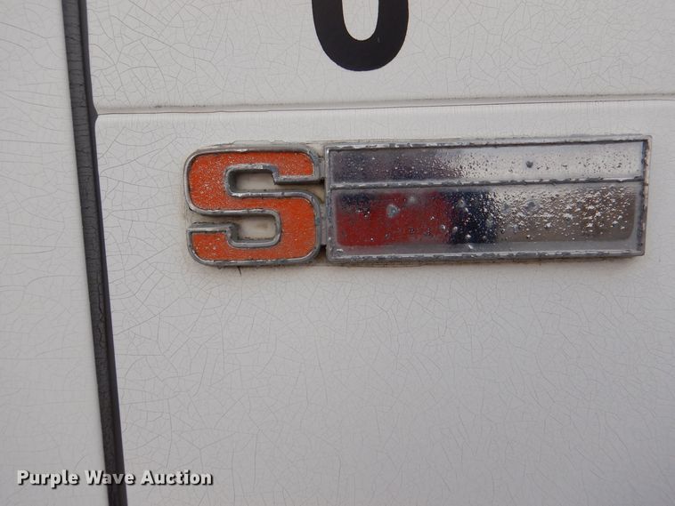 image for item MT9817 1984 International 1654  fuel truck