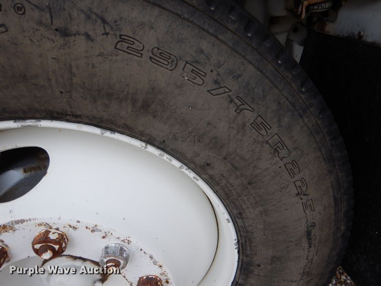 image for item MT9817 1984 International 1654  fuel truck