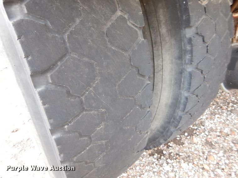 image for item MT9817 1984 International 1654  fuel truck