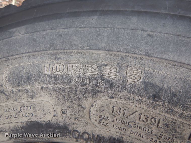 image for item MT9817 1984 International 1654  fuel truck