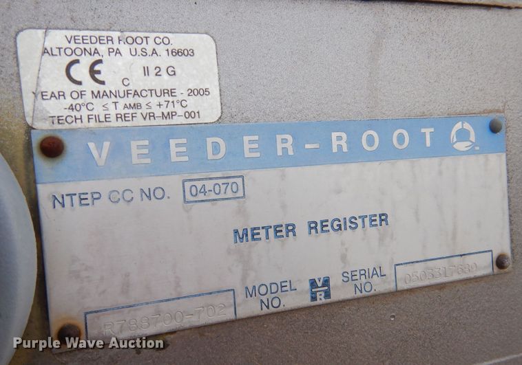 image for item MT9817 1984 International 1654  fuel truck