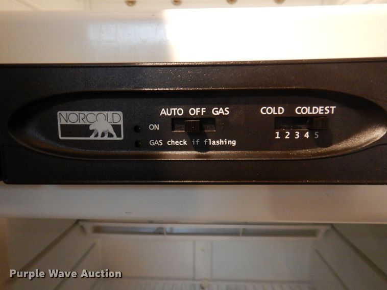 image for item MW9377 2014 Heartland 3400QB Sundance  camper