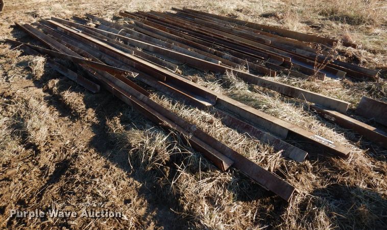 image for item MW9399 Approximately 38 pieces of steel angle iron