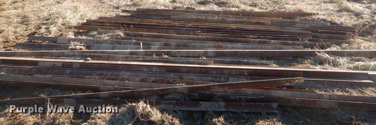 image for item MW9399 Approximately 38 pieces of steel angle iron
