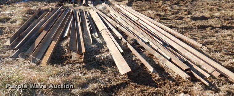 image for item MW9399 Approximately 38 pieces of steel angle iron