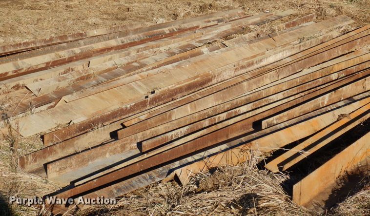 image for item MW9399 Approximately 38 pieces of steel angle iron