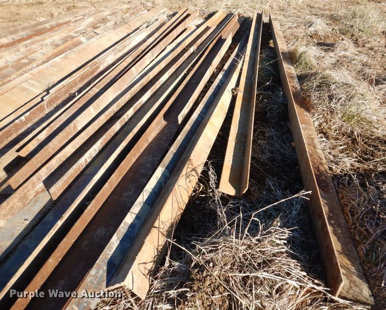 image for item MW9399 Approximately 38 pieces of steel angle iron
