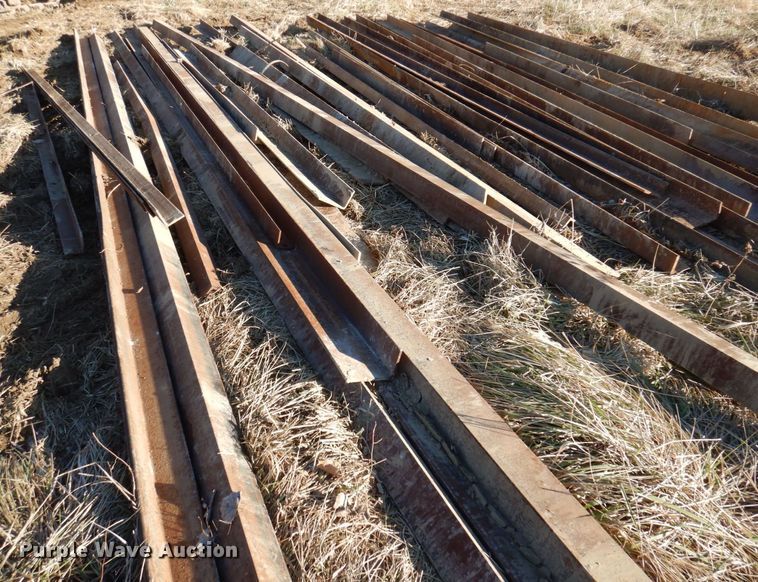image for item MW9399 Approximately 38 pieces of steel angle iron