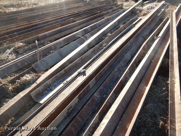 image for item MW9399 Approximately 38 pieces of steel angle iron
