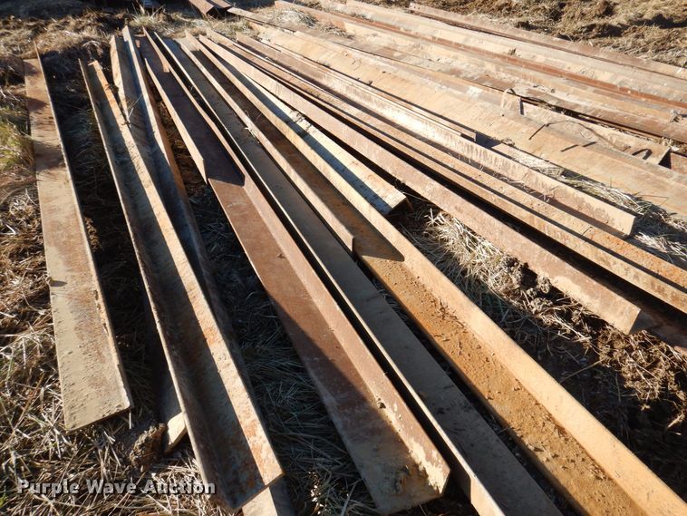 image for item MW9399 Approximately 38 pieces of steel angle iron