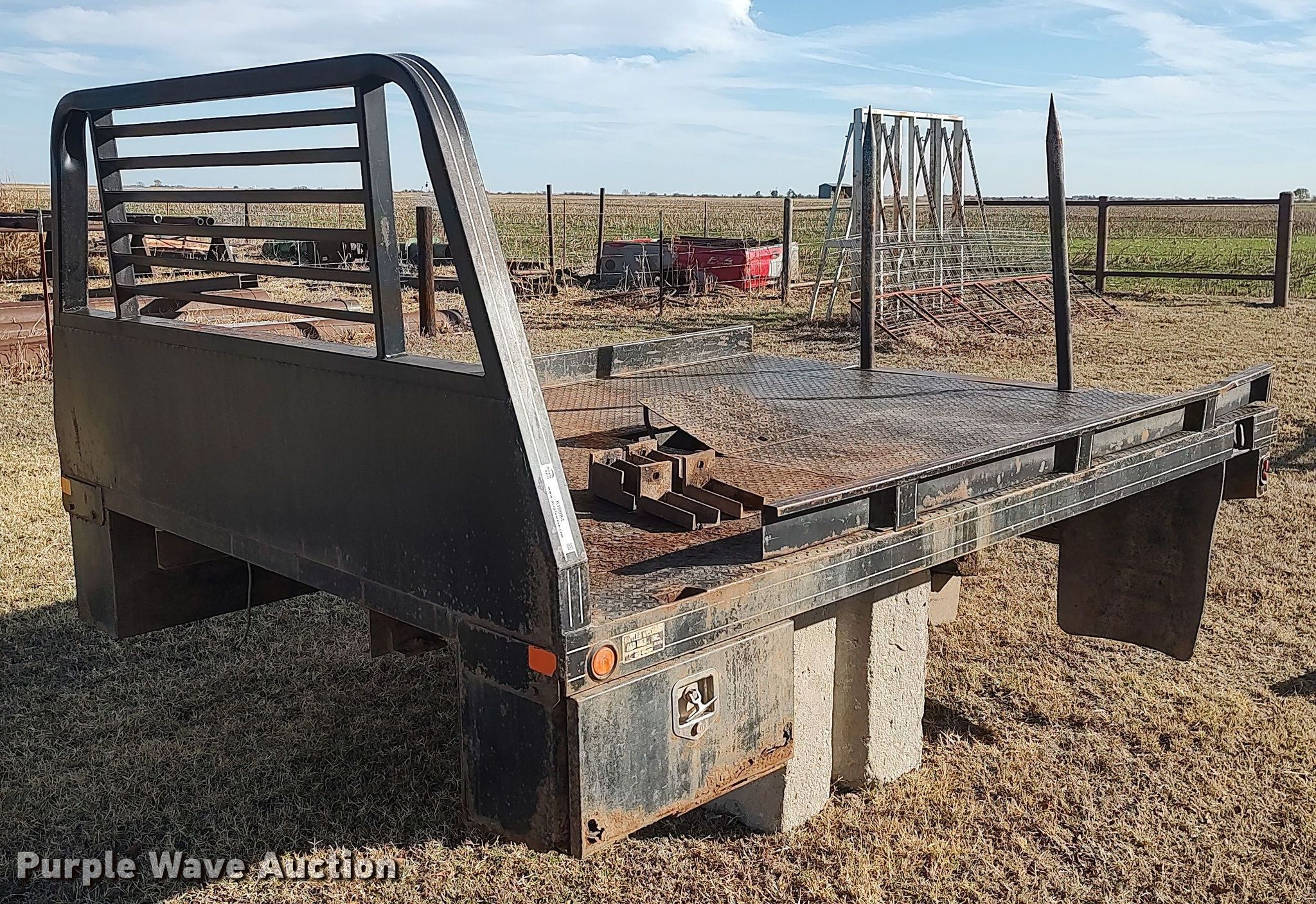 Butler hydraulic bale bed in Lamont, OK Item KI9984 sold Purple Wave