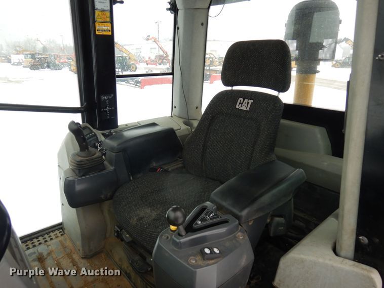 image for item AF9439 2015 Caterpillar 963D  track loader