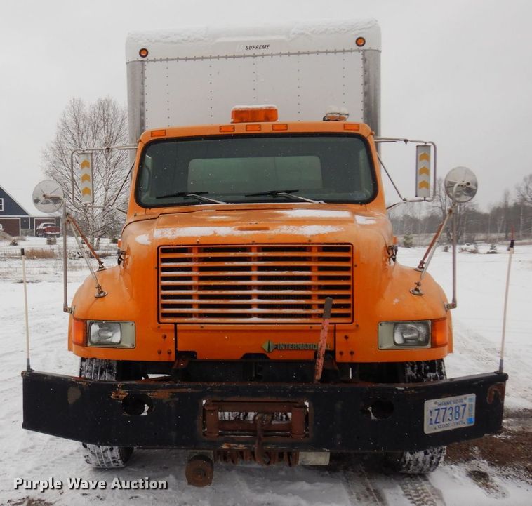 image for item AF9442 1993 International 4900  box truck