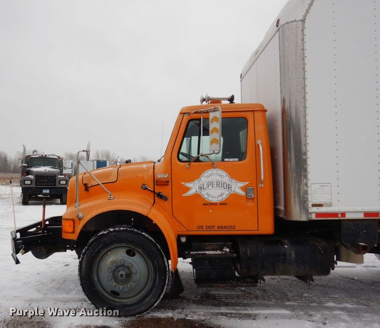 image for item AF9442 1993 International 4900  box truck