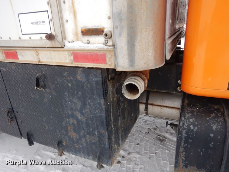 image for item AF9442 1993 International 4900  box truck