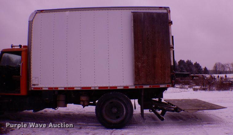 image for item AF9442 1993 International 4900  box truck