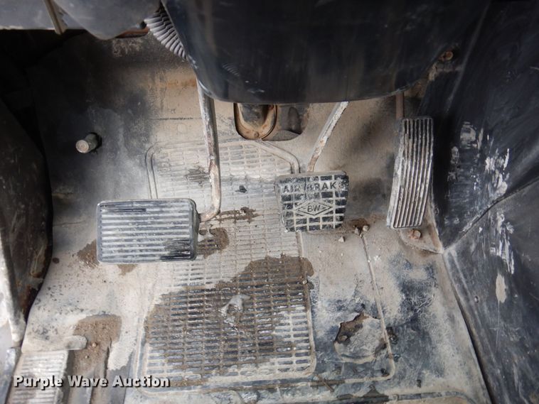 image for item AF9442 1993 International 4900  box truck