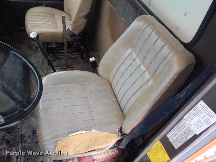 image for item AF9442 1993 International 4900  box truck