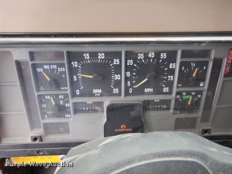 image for item AF9442 1993 International 4900  box truck