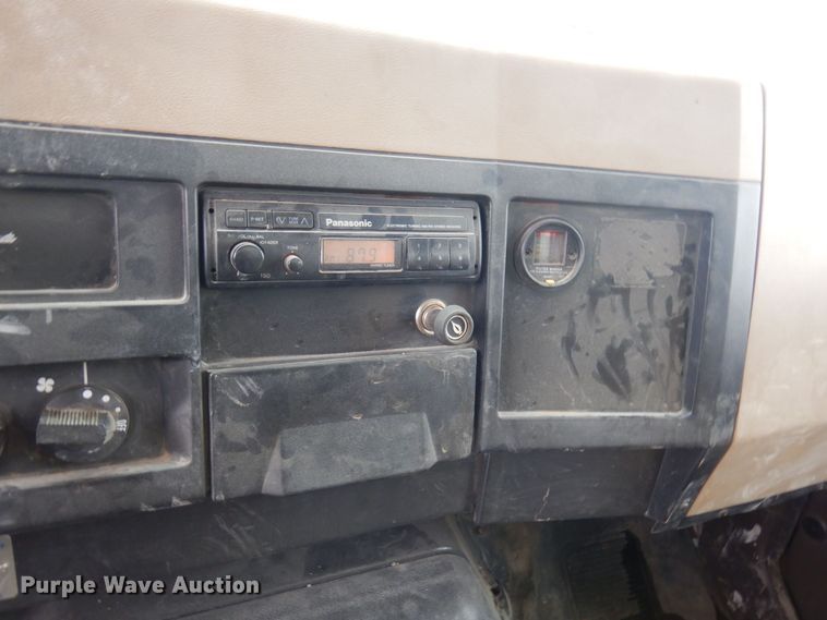 image for item AF9442 1993 International 4900  box truck