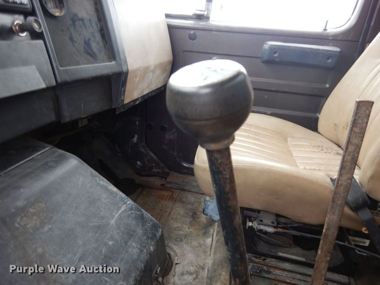 image for item AF9442 1993 International 4900  box truck