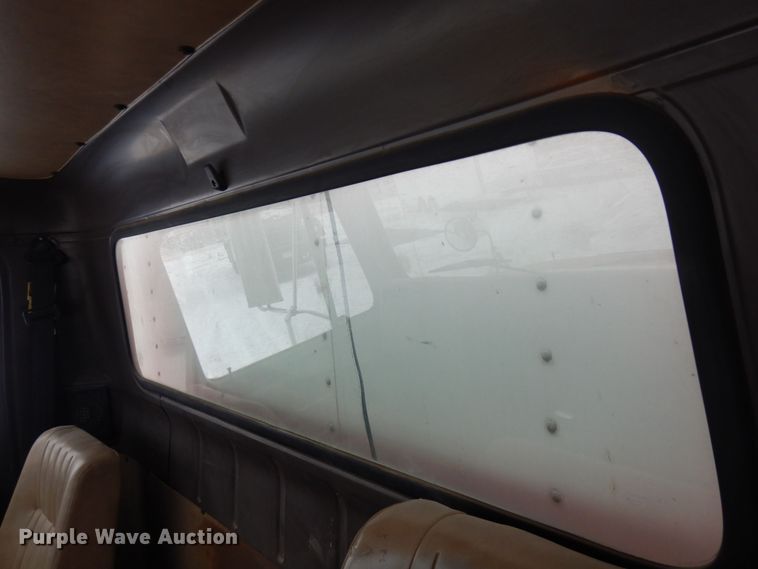 image for item AF9442 1993 International 4900  box truck