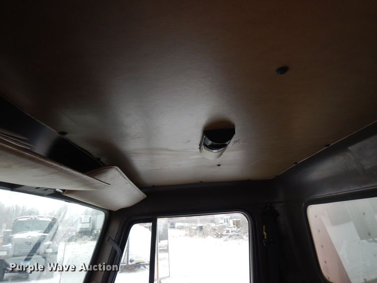 image for item AF9442 1993 International 4900  box truck