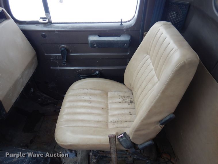 image for item AF9442 1993 International 4900  box truck