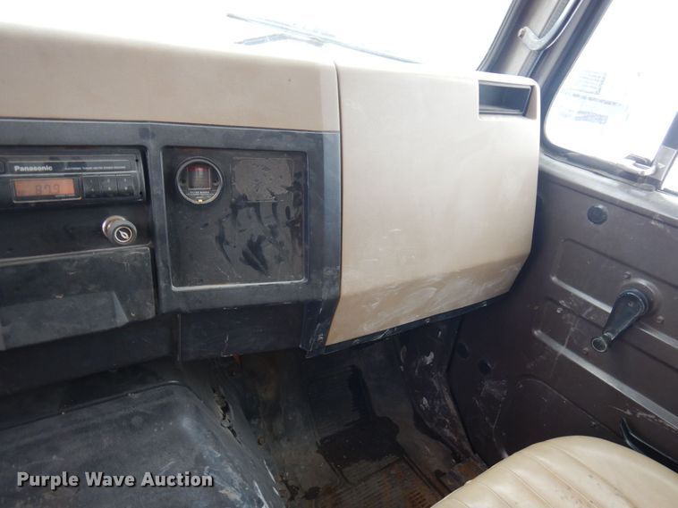 image for item AF9442 1993 International 4900  box truck