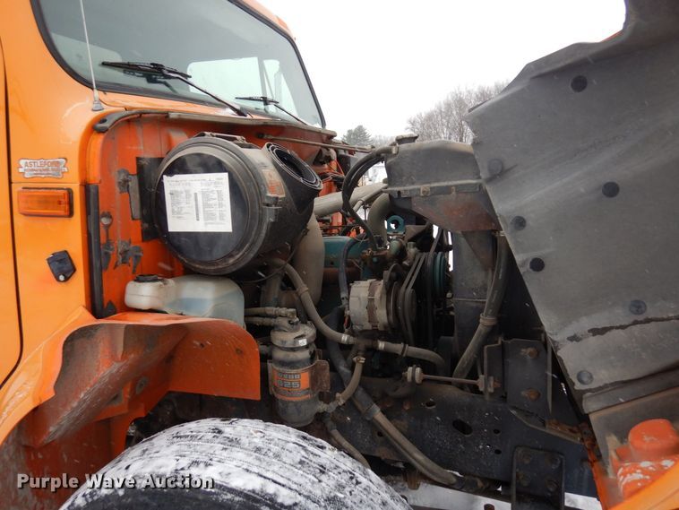 image for item AF9442 1993 International 4900  box truck