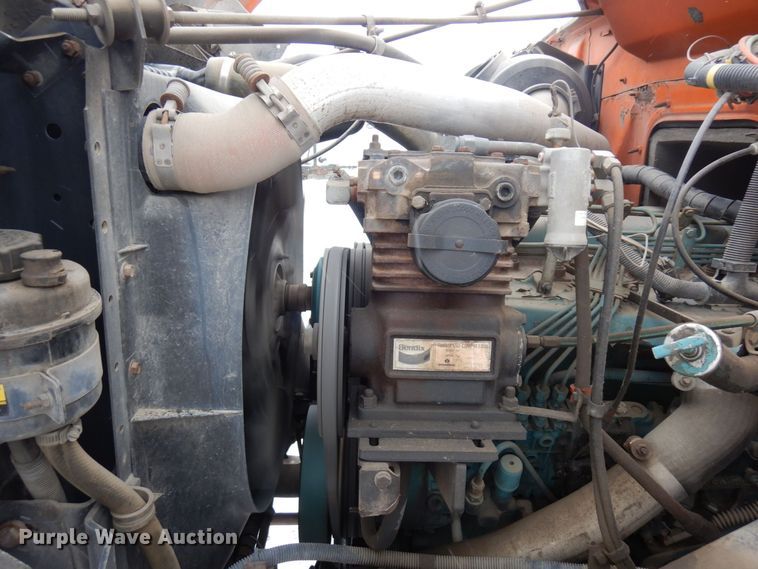 image for item AF9442 1993 International 4900  box truck