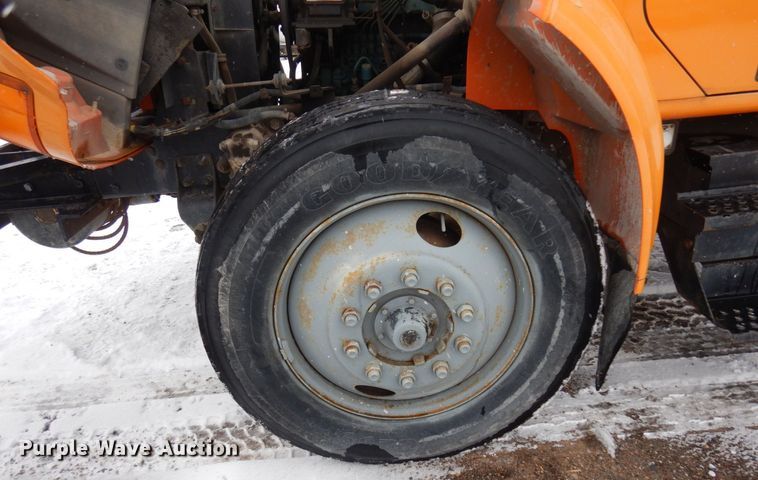 image for item AF9442 1993 International 4900  box truck