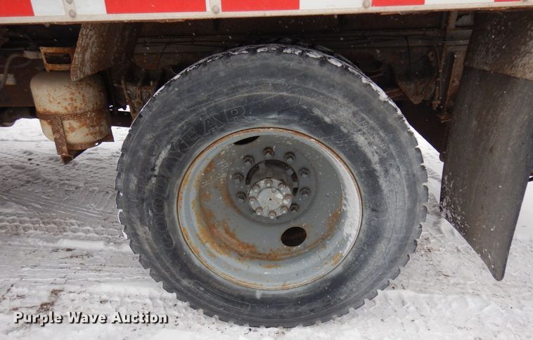 image for item AF9442 1993 International 4900  box truck