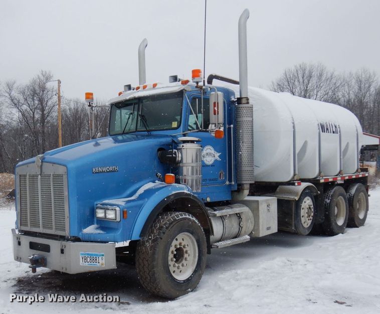 image for item AF9443 1995 Kenworth T800  water truck