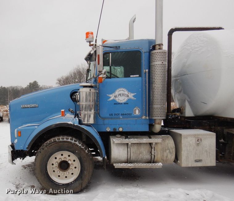 image for item AF9443 1995 Kenworth T800  water truck