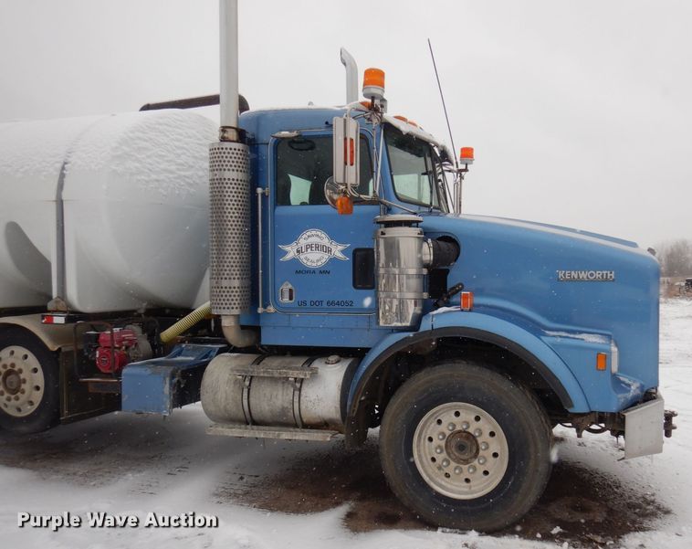 image for item AF9443 1995 Kenworth T800  water truck