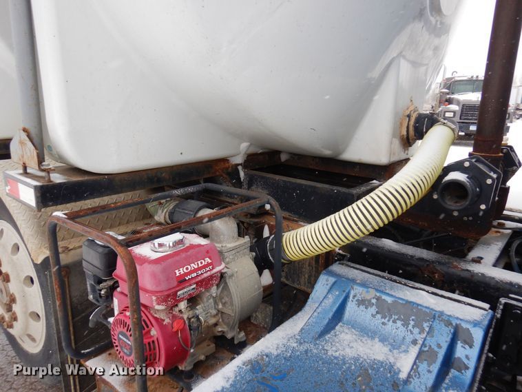 image for item AF9443 1995 Kenworth T800  water truck