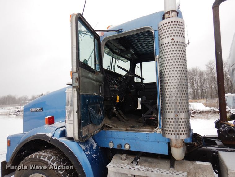 image for item AF9443 1995 Kenworth T800  water truck