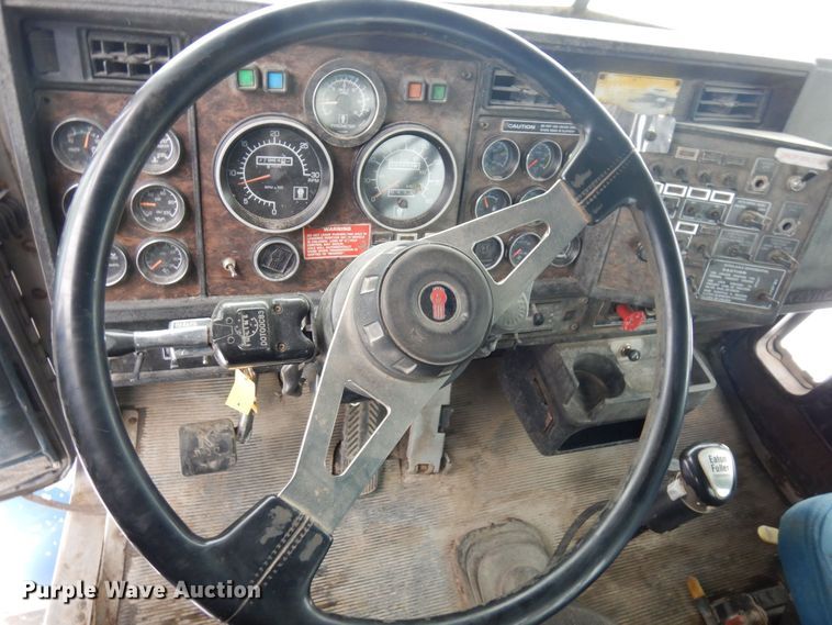 image for item AF9443 1995 Kenworth T800  water truck