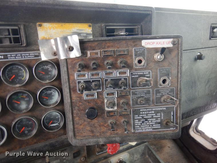 image for item AF9443 1995 Kenworth T800  water truck