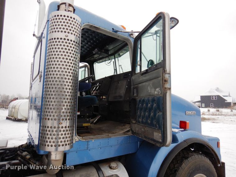 image for item AF9443 1995 Kenworth T800  water truck