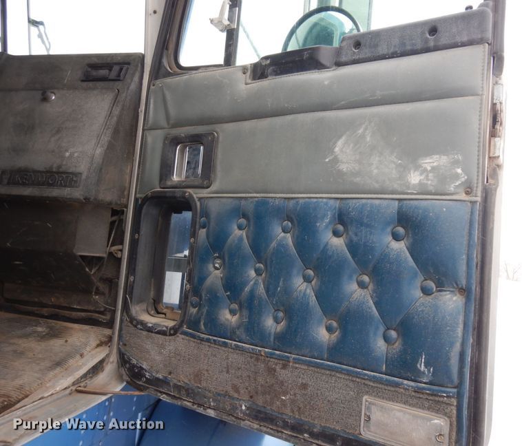 image for item AF9443 1995 Kenworth T800  water truck