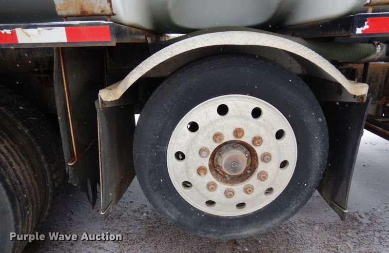 image for item AF9443 1995 Kenworth T800  water truck