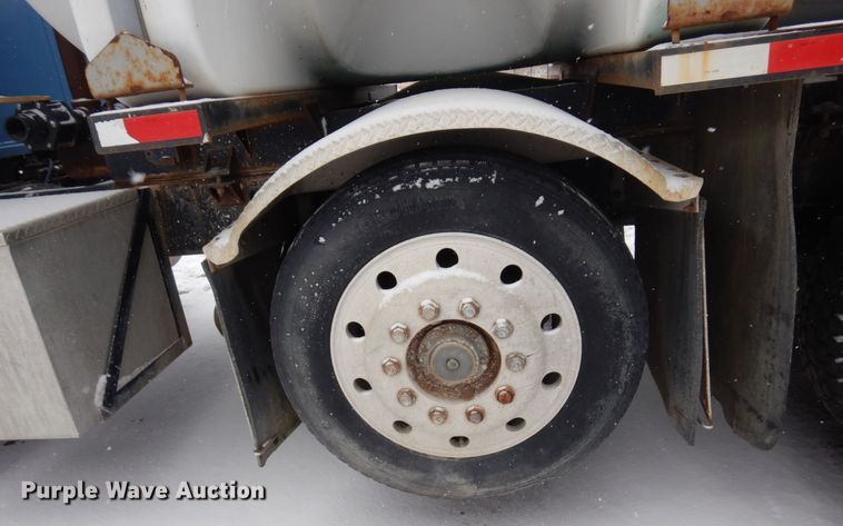 image for item AF9443 1995 Kenworth T800  water truck